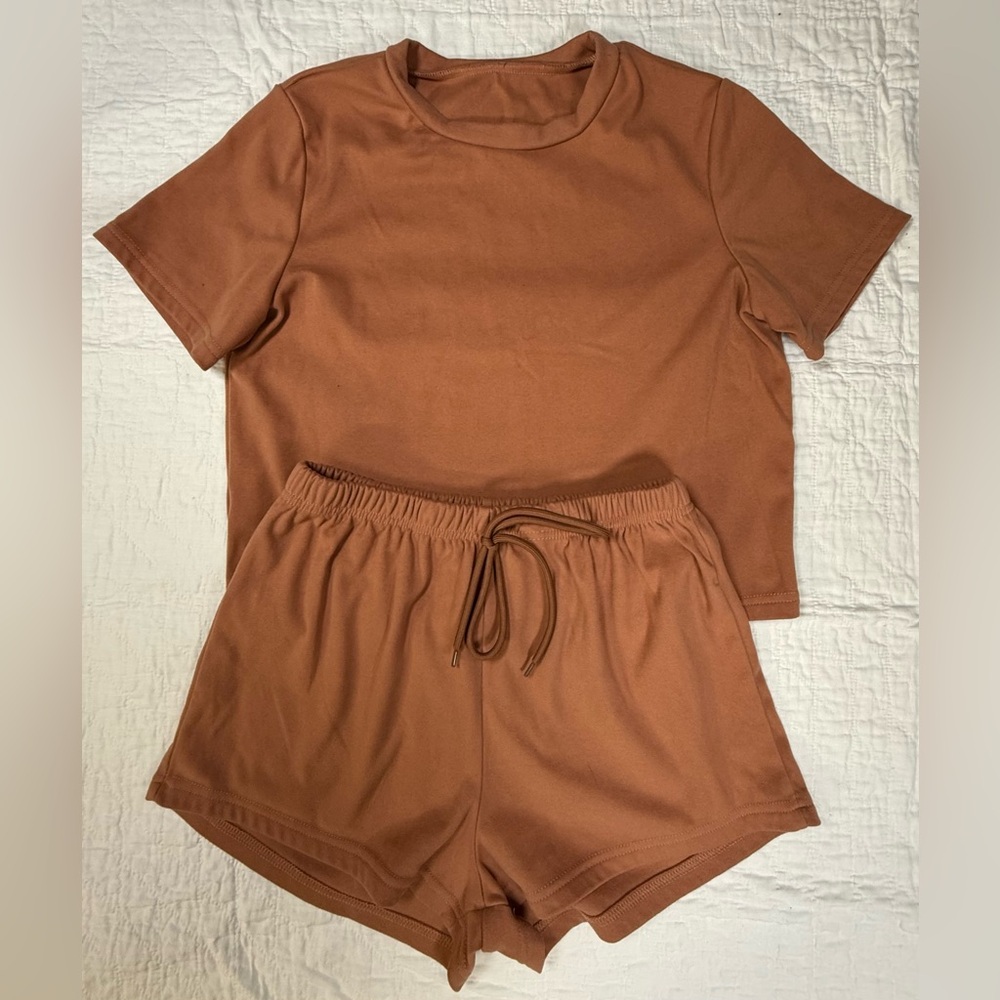 Set Women's Brown Short Sleeve Top with Shorts - Picture 2 of 7